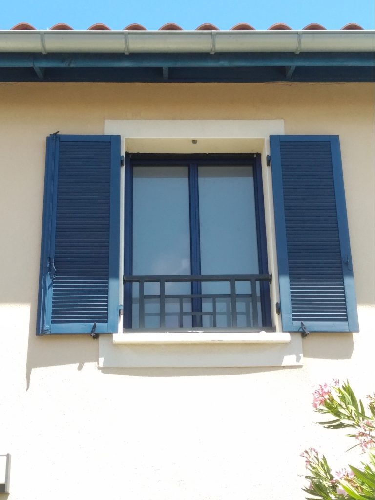 Fenêtre aluminium avec battue mince 54mm