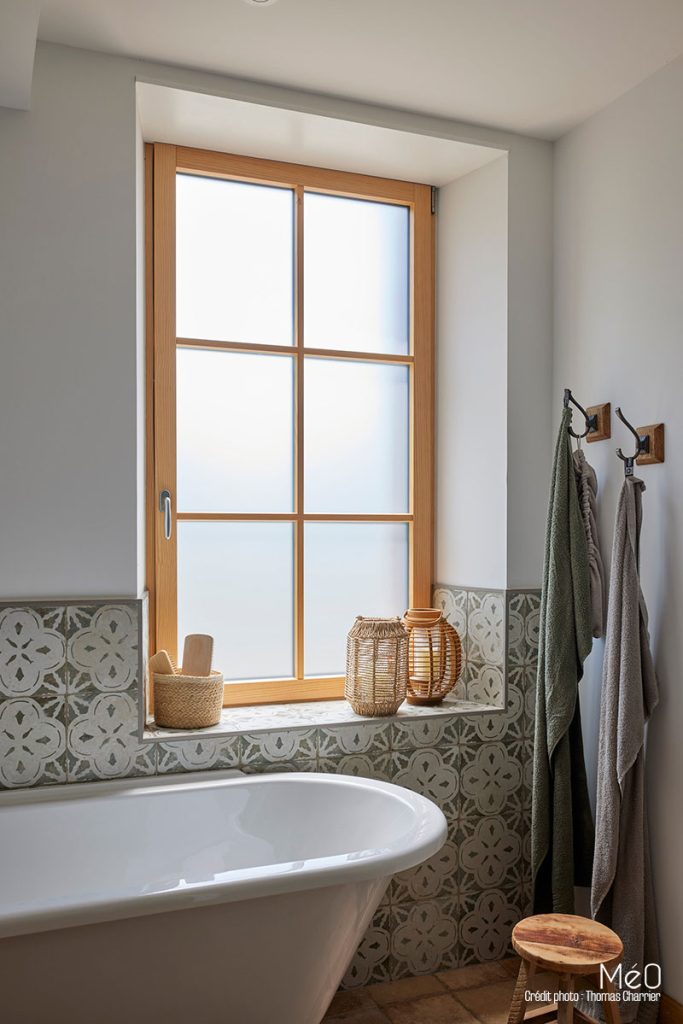 fenetre-bois-accueillant-meo