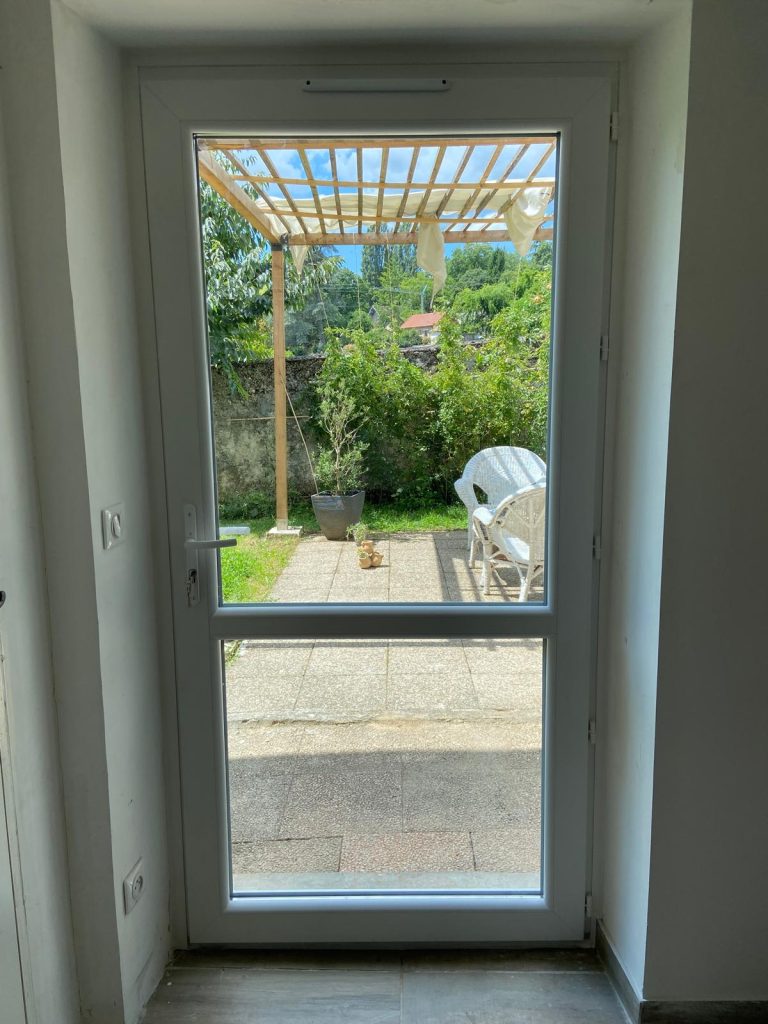 Porte d'entrée PVC vitrée