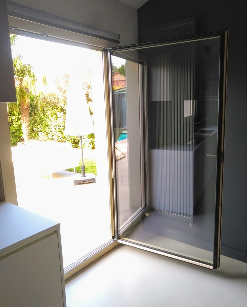Porte fenêtre aluminium | 1 vantail oscillo-battant avec paumelles invisibles