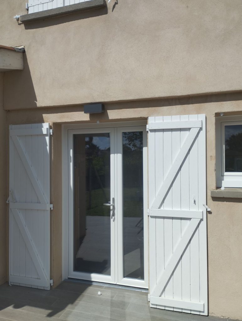 Porte fenêtre PVC tiercées avec serrure