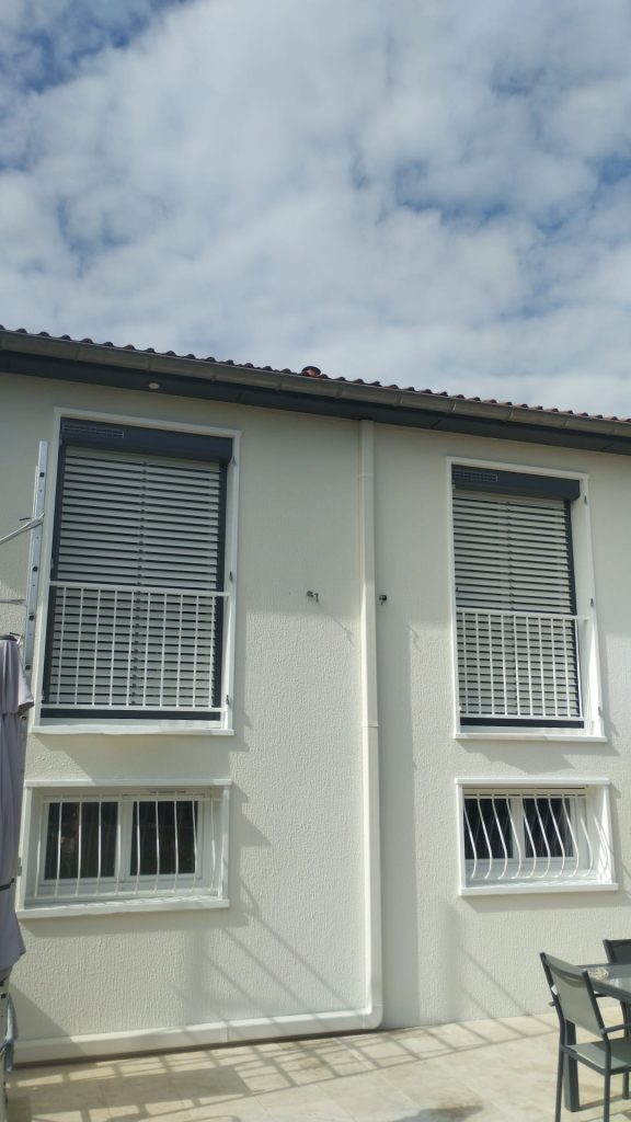 Volet roulant solaire avec lames orientables