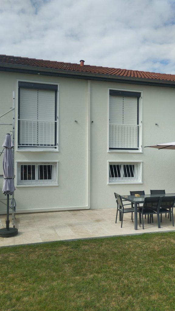 Volet roulant solaire avec lames orientables